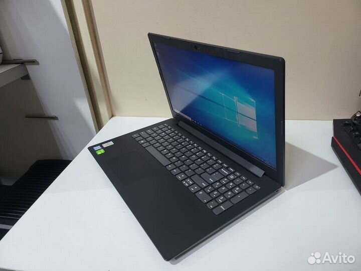 Lenovo i5 8250U 8gb MX 110 2gb