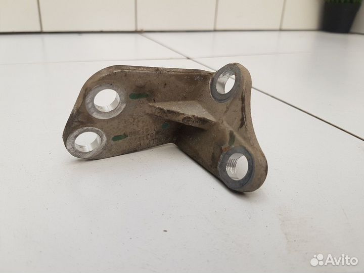 Кронштейн раздатачной коробки (Geely Atlas)