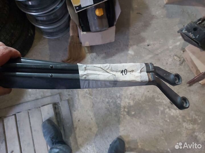 Поводок стеклоочистителя priora