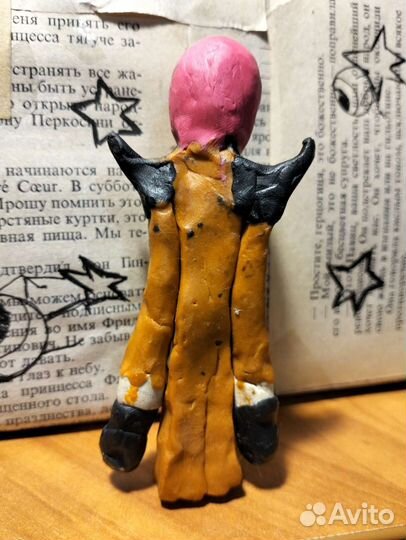 Фигурка ручной работы из пластилина