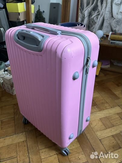 Чемодан большой на колесах