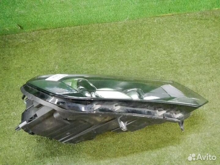 Фара правая Volkswagen Touareg