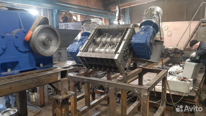 Шредер промышленный для пластика, резины, дерева