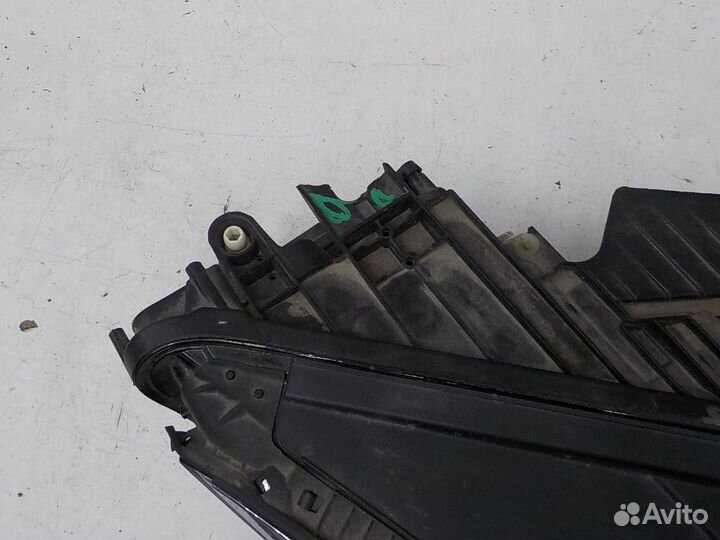 Фара правая Volkswagen Touareg