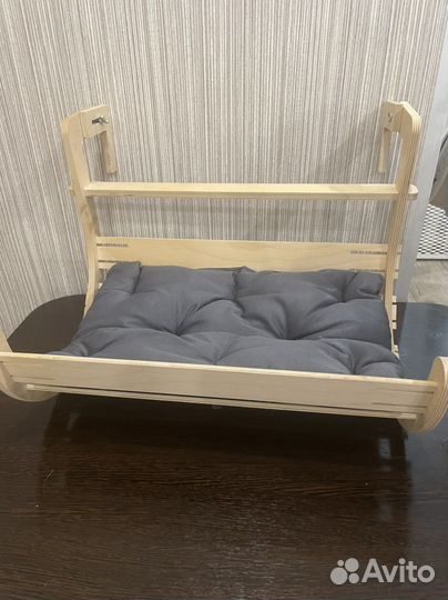 Лежанка для кошки дерево и подушка