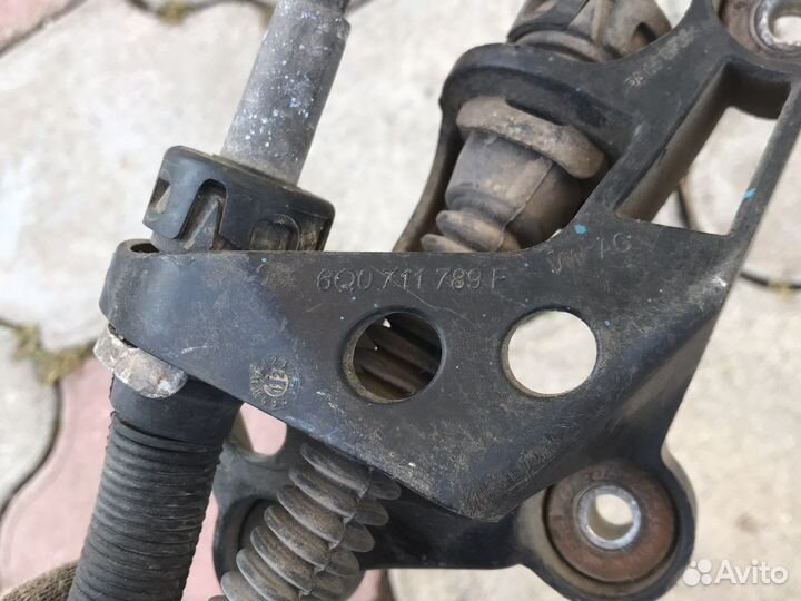 Тросы МКПП с кронштейном Volkswagen Polo оригинал