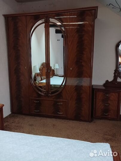 Спальный гарнитур