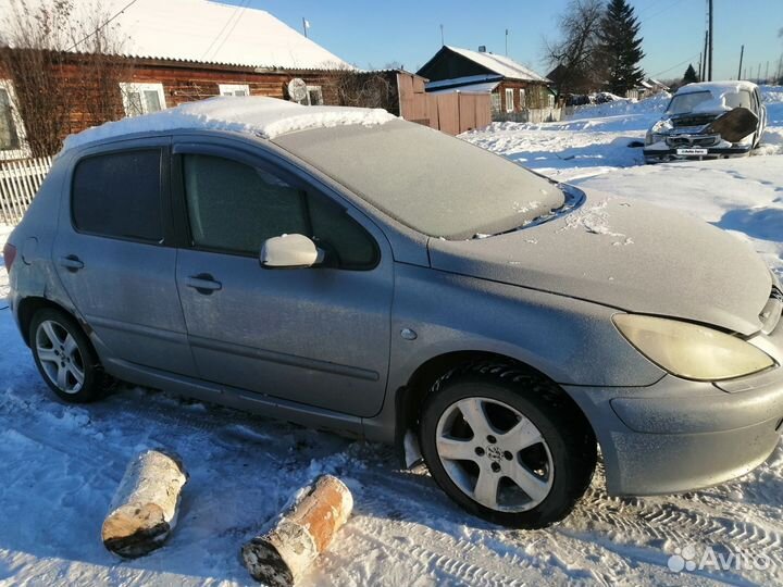 Peugeot 307 1.6 AT, 2002, битый, 250 000 км