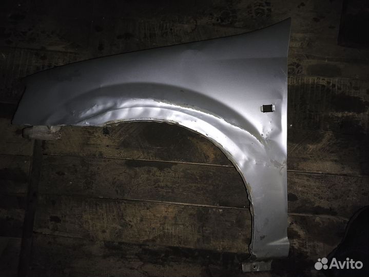 Левое переднее крыло на renault logan 1