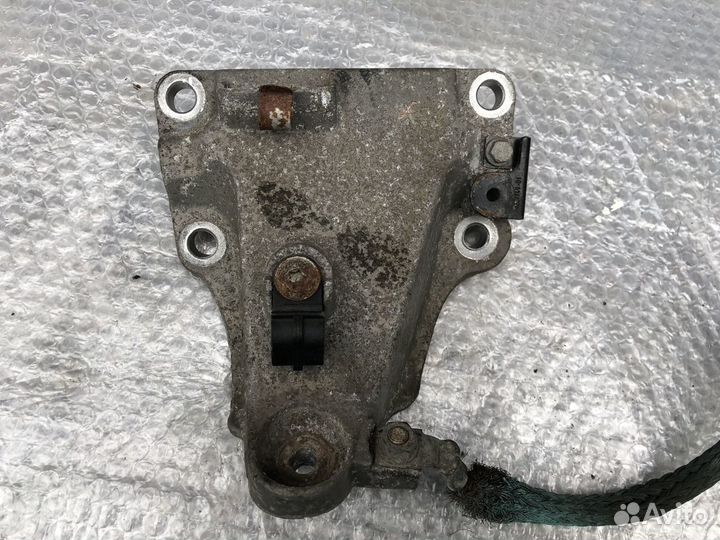 Кронштейн двигателя левый BMW 3 E92N 328xi N51