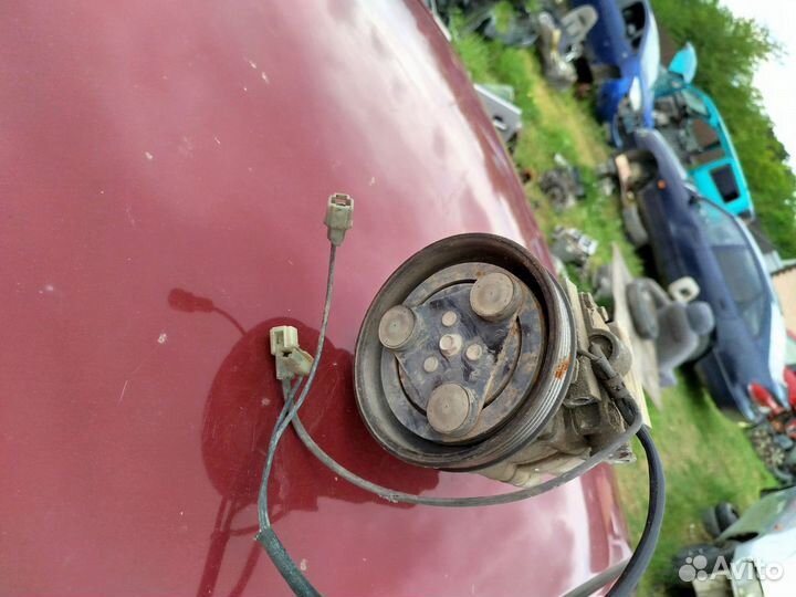 Компрессор кондиционера Mazda 626