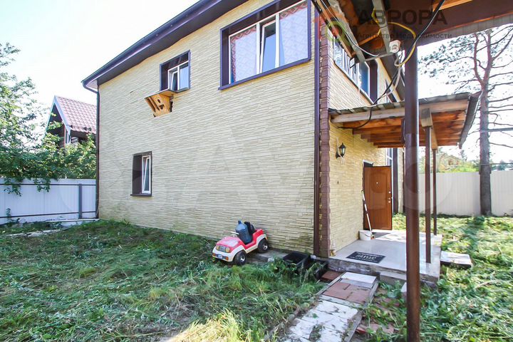 Дом 180 м² на участке 5,5 сот.