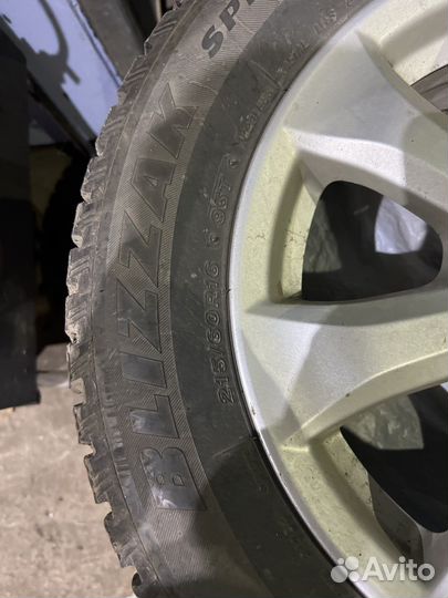 Bridgestone Blizzak Spike-01 215/60 R16