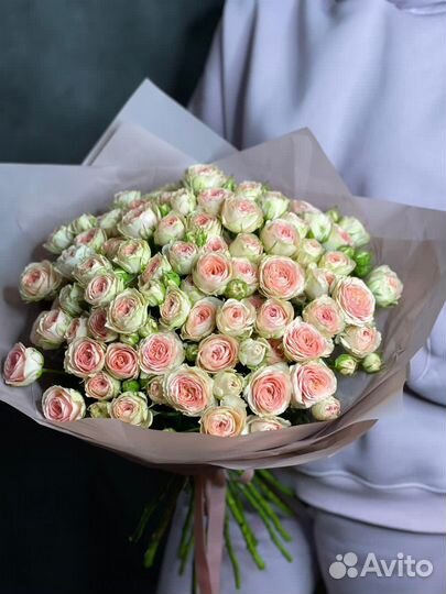 49 кустовых роз