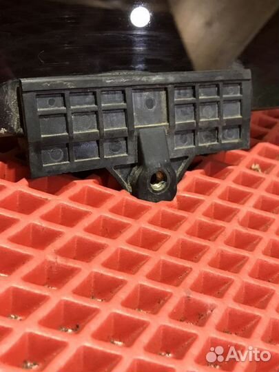 Стекло двери задней левой Kia Quoris