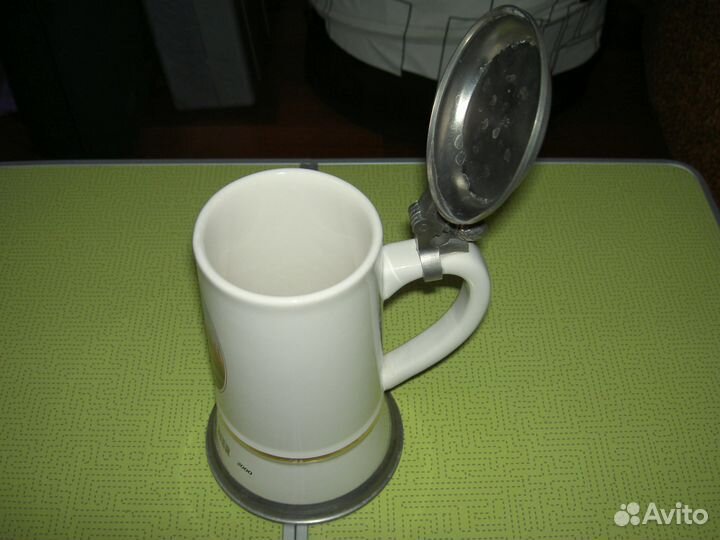 Кружка пивная с крышкой иностранного производства