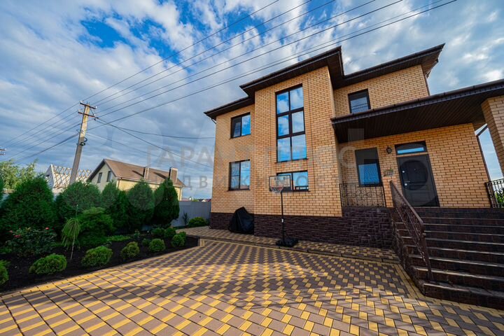 Коттедж 251 м² на участке 8 сот.