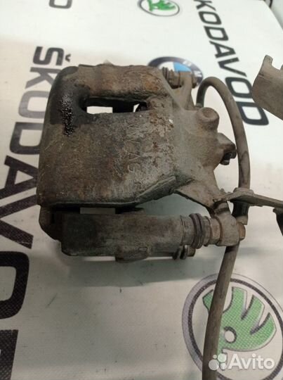 Суппорт тормозной передний правый Skoda Octavia A7