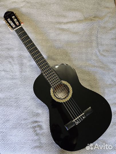 Классическая гитара шестиструнная