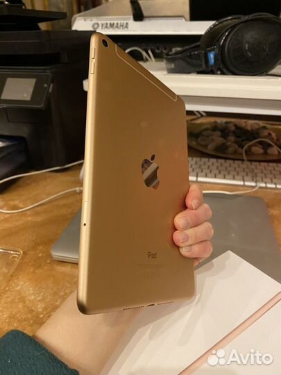 Планшет iPad mini 7.9