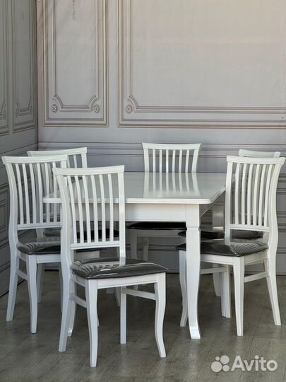 Стол и стулья