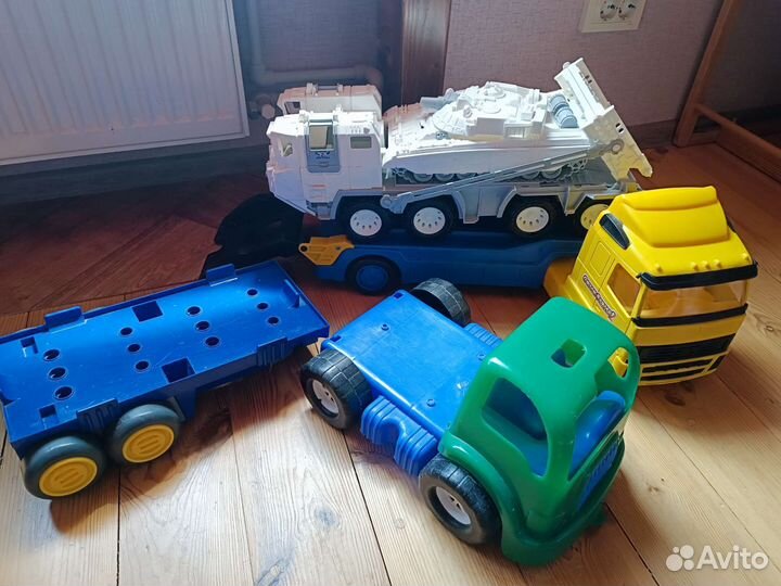 Игрушки пакетом машина большая