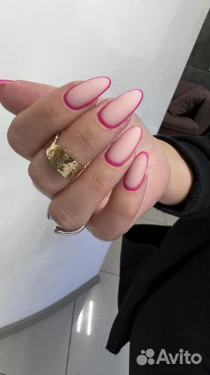 Модель на маникюр с покрытием гель лак