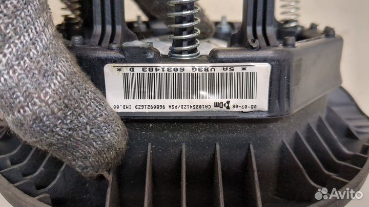 Подушка безопасности водителя Citroen Berlingo 2012