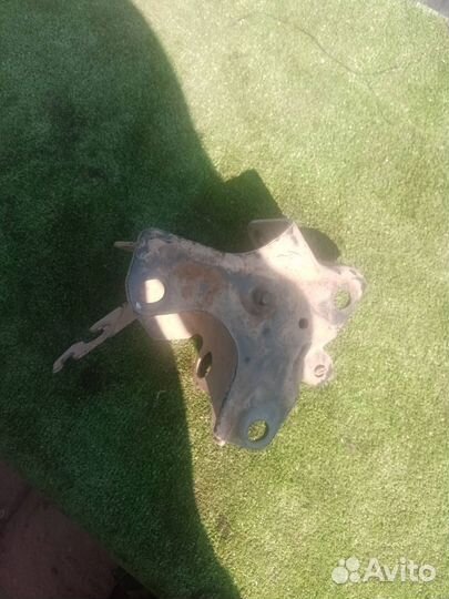 Кронштейн задней балки левый Renault Fluence