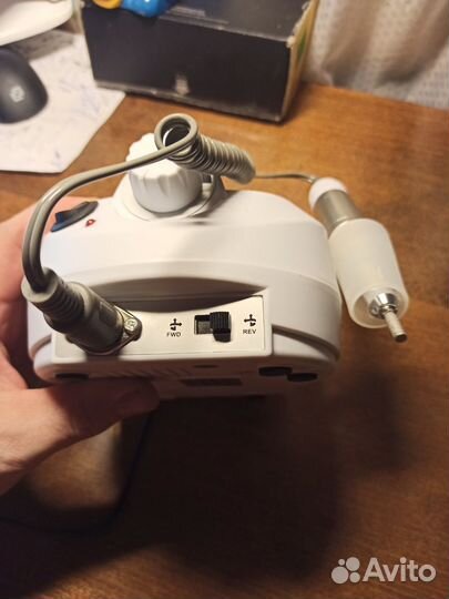 Маникюрная машинка с набором фрез