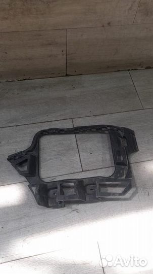 Кронштейн заднего бампера левый Volkswagen Touareg