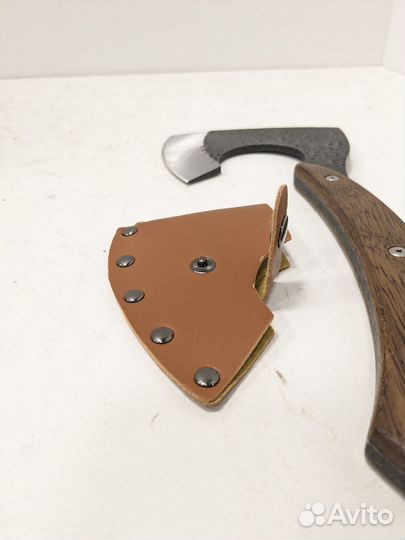 Топорик кованый-туристический,в чехле.Дерево-орех