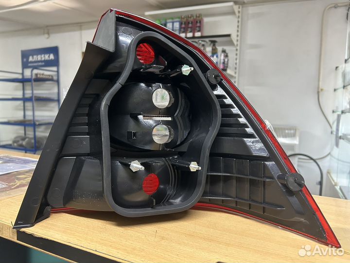 Фонарь задний левый Ford Focus 2