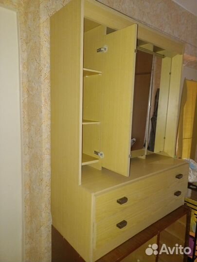 Трюмо с зеркалом бу