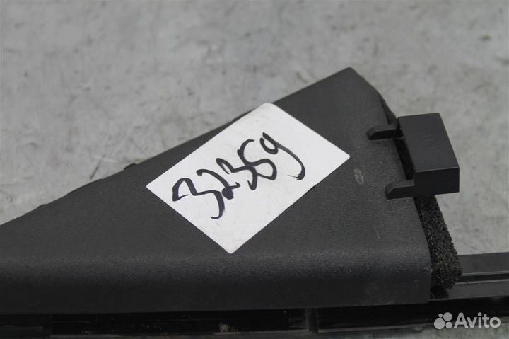 Направляющая стекла двери задняя правая Nissan Se