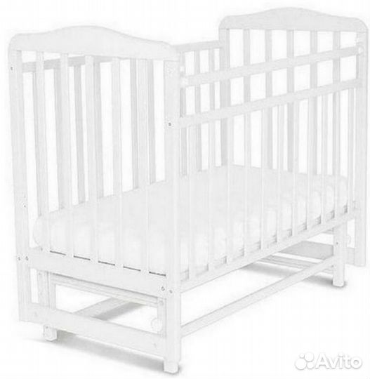 Детская кроватка с маятником