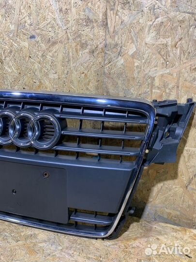 Решетка радиатора Audi A4
