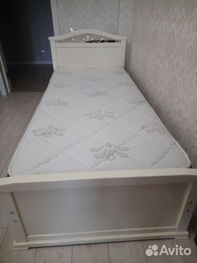Кровать