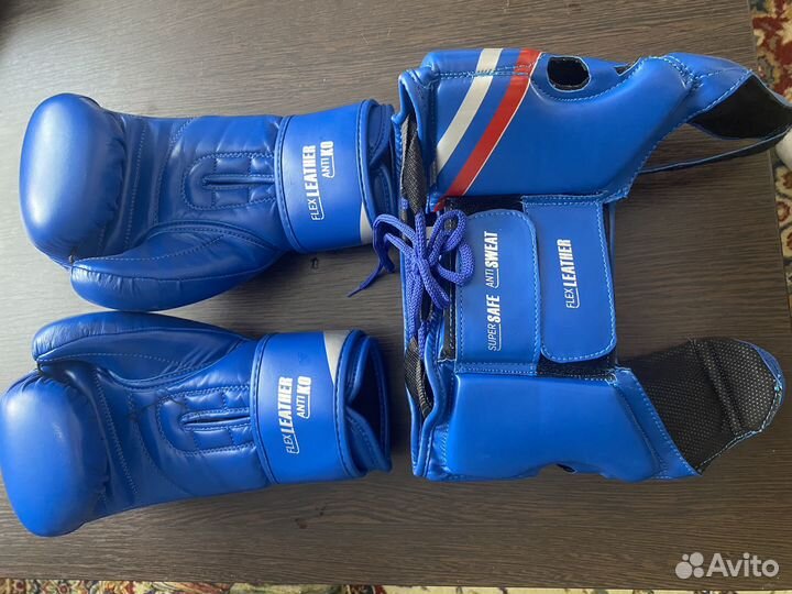 Продаются боксерские перчатки и шлем Clinch