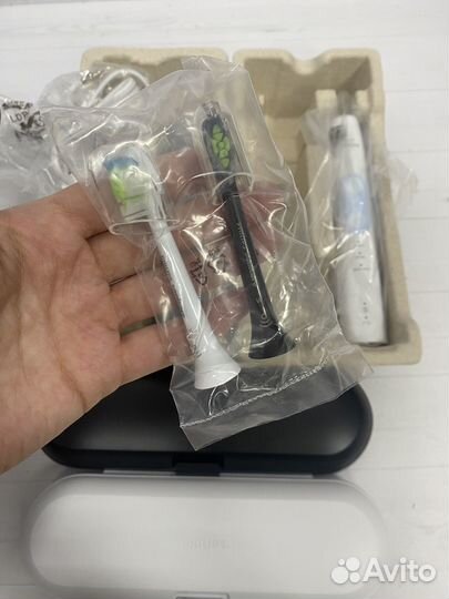 Электрическая зубная щетка oral b