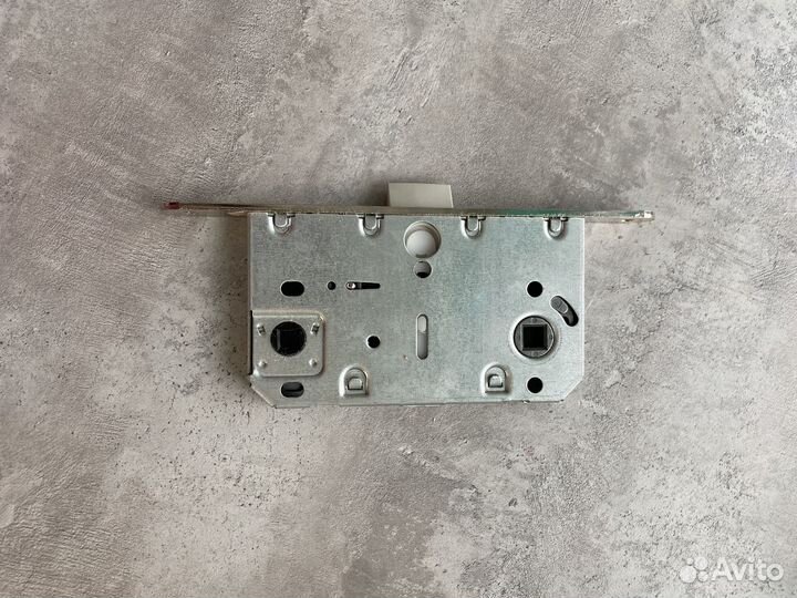 Замок межкомнатной двери врезной