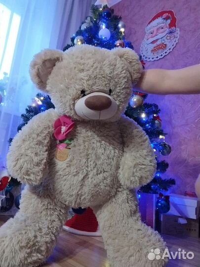 Большой плюшевый мишка