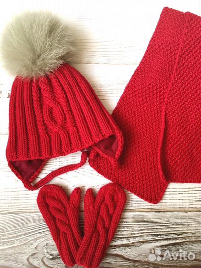Комплект шапка, шарф варежки ручная работа