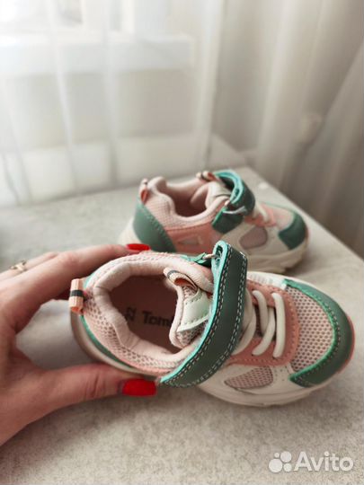 Кроссовки для девочки