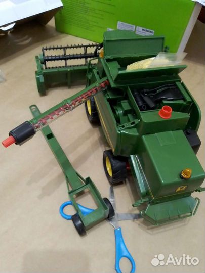 Комбайн игрушка джондир новый 45см с выгрузкой