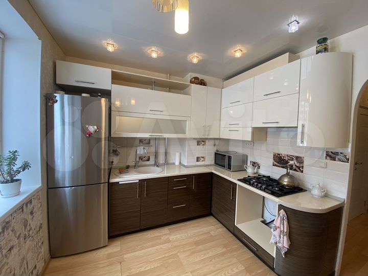 2-к. квартира, 52 м², 2/10 эт.