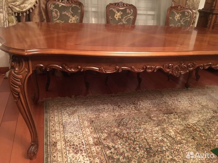 Продам обеденный стол дерево