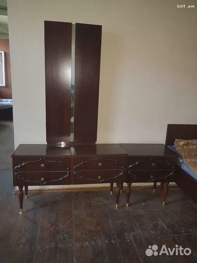 Спальный гарнитур