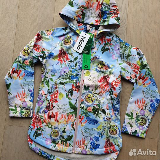 Новая куртка софтшел Molo 152