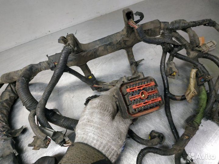 Проводка двс Ford Escape YF 2000